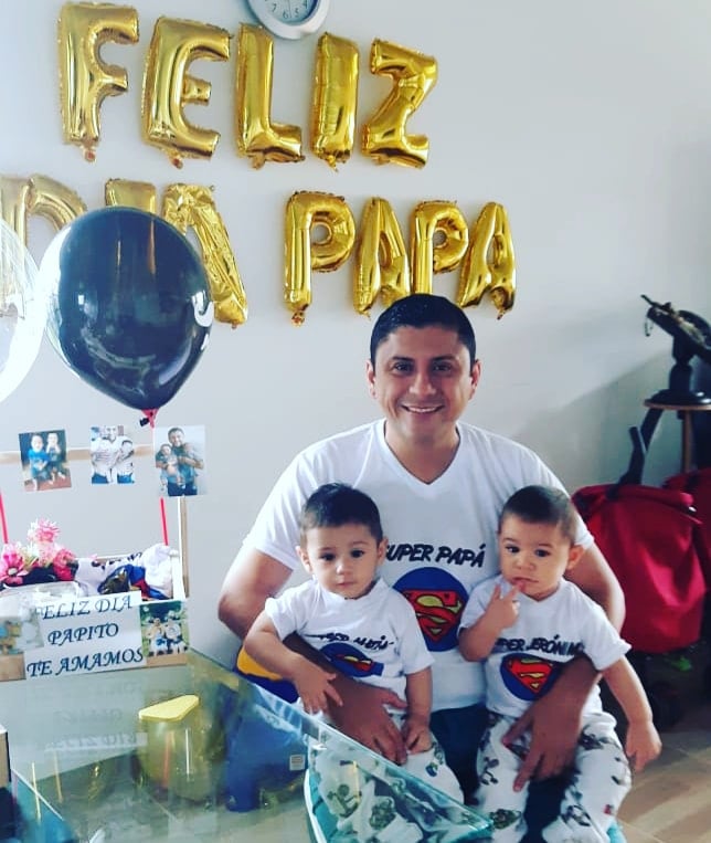 A Carlos Augusto Motta, su esposa Lida Johanna Losada y sus hijos Matías y Jerónimo Motta Losada sorprendieron en su día.
